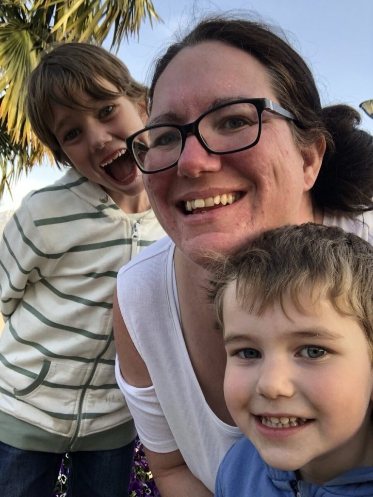 Cornelia Mani mit ihren Söhnen Matteo und Yanis